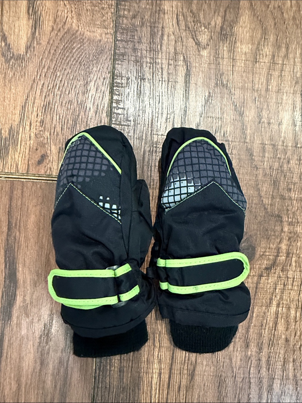 Children’s Place Black Snow Mittens with Lime Green Trim